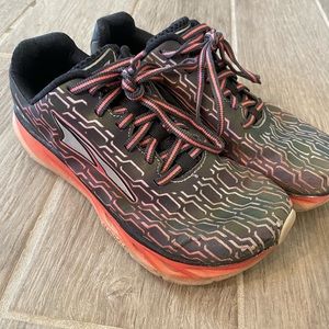 Altra IQ multicolor reflective running shoe size 7.5
